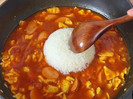 妈妈做的番茄鸡蛋火腿烩饭,番茄香浓,黏糊糊#米饭的神仙吃法 #年夜饭 #西红柿炒鸡蛋 #番茄鸡蛋火腿烩饭 #拌饭 @DOU+小助手