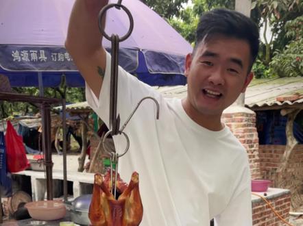 拿纸箱能烤熟烧鸡?,第一次做真的成功了,这样做也太香了这是谁发明的?简单又方便#纸箱烤鸡 #我的乡村生活