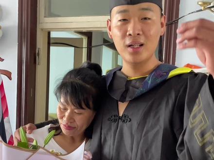 22岁 大学毕业,人生开始!@宋佳凯(小小小号) @雪婷妹妹 感谢老天能让我照顾好我想照顾一生的两个女人!