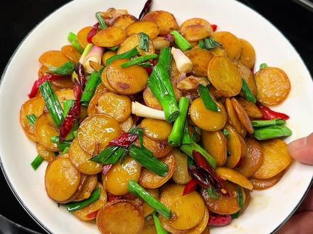徐州人的家常菜炒绿豆饼,徐州还有哪些好吃的美食#家常菜 #厨房日记