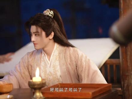 君上吃东西好香啊我也想吃…
#逍遥#侯明昊#红烨