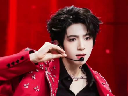 十三岁的圣罗兰之花在时代峰峻绽放#陈浚铭 #陈浚铭圣罗兰之花#陈浚铭欧巴幼年体 #陈浚铭忙内的超绝反差感