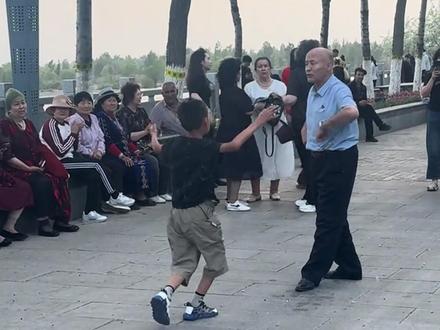 都是中国人,维吾尔族长相差距为啥这么大?