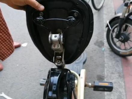 如何降低电车车座子的高度? #电动车 #电瓶车 #电车 #小电驴 #三轮车 #电动自行车