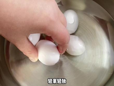 凉水下锅小火煮,水开五分钟就煮好了,老人孩子都爱吃#鸽子蛋