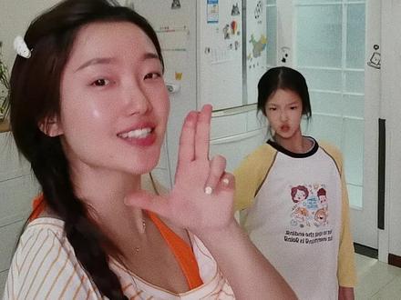 80后勇闯少女时代!这烫嘴的歌我也来一个,你一票我一票 送我出道 😀#乘风破浪的姐姐 #bonbongirls #唐艺昕 #你嘴巴多毒我才不在乎 #亲子互动时光