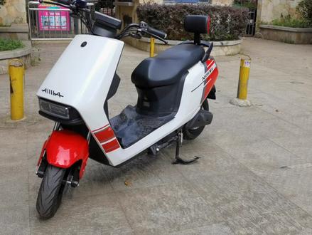 小伙分享一款3800的电动车,最大可装60v32a电池,续航100km+