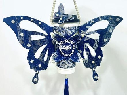 霸王茶姬蝴蝶花灯制作教程,家里没有多余的材料了,只能制作了个图文简易的教程,大家大致看下吧#花灯制作 #霸王茶姬花灯 #手工花灯制作