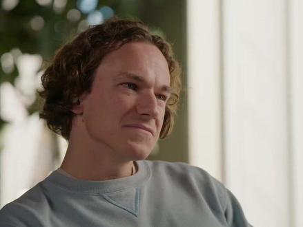 翻译官失业了?谷歌把同传塞进耳机,普通耳机秒变“翻译神器”! 谷歌Gemini重磅更新!Google Translate引入实时语音翻译Beta版,支持全品牌耳机。不再是生硬机翻,它能完美复刻语调、情感与节奏。