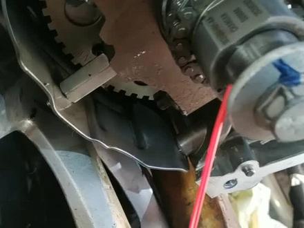 20款长安悦翔1.5排量473QF发动机对正时,链条没有任何标记链节,进排气凸轮轴和曲轴各有正时标记点。希望对刷到的朋友有帮助!