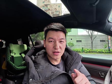 蔚来春节主题推送了,还挺好玩的! 今天各位蔚来车友应该都收到新春主题了吧,这也算是蔚来的传统了,每年春节的时候都有。不过今年这个更有意思,因为ET9和新ES8新的座舱,加上数字投影大灯,玩法更多了,不知道怎么玩的朋友,可以看看这个视频,过年回家展示给家人和朋友看,让他们感受一下蔚来的新科技#蔚来 #蔚来全新es8