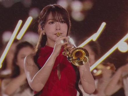 鸿蒙星光盛典一晚诞生8大神级现场单依纯《珠玉》海豚音划破夜空 破防了!允许您错过跨年晚会但绝不允许您错过今晚央视《鸿蒙星光盛典》,明星阵容堪比春晚舞台,齐聚华语乐坛半壁江山,仅一晚就诞生8大神级现场,一起来看看吧!#鸿蒙星光盛典 #单依纯《珠玉》 #抖音热点记忆2025 #音乐种草计划 @DOU+上热门 #热门音乐🔥