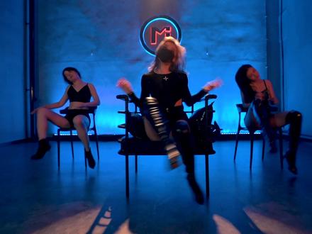 性感时刻到了,这编舞绝绝子,一起来当性感辣妹#airplanemode #爵士舞 #原创编舞 老师:蝶子 #跳舞 #舞蹈 热爱是最大的天赋