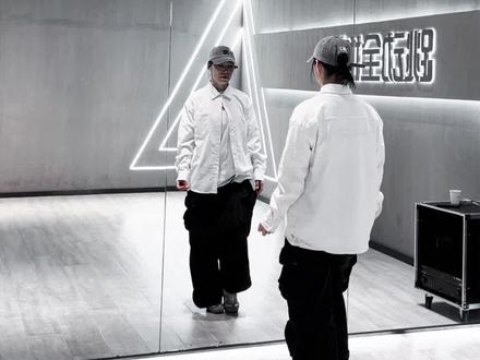 分解来了,练起来呦!
#第三个吻痕 #倩酱编舞 #零基础舞蹈 #抒情舞蹈 #背面演示