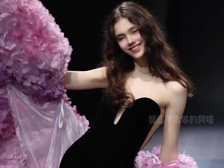 我这辈子本来计划长这样的! #秀场 #domi #美女