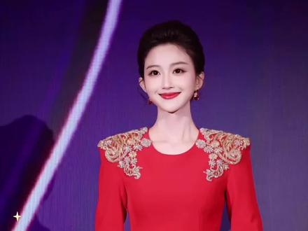 刘心悦。吉林市人,初中吉林五中,高中吉林毓文,大学浙江师大学,大二通过浙江主打星主持人大赛进入决赛转学到浙江传媒学院,10年毕业后进入浙江广电,12年通过人才引进,进入辽宁广播电视台,23年参加央视主持人大赛获得奖…刘心是吉林市的骄傲