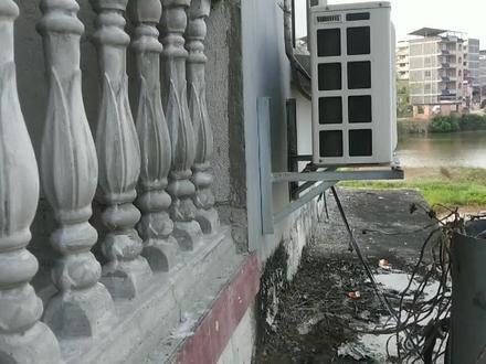 好奇的是阳台上的薯菜结薯了,撑破了水管做的花盆,开看有几个? #薯菜 #生活奇奇怪怪 #记录我的农村生活