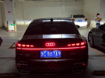 全新C9版本奥迪A6L,贯穿式尾灯和恶魔之眼,靠近尾灯自动变化模式,内饰氛围感拉满尤其是银河星空顶特别喜欢,发光的四环车标辨识度增强#奥迪a6l #奥迪C9 #新款奥迪a6l #创作者伙伴计划