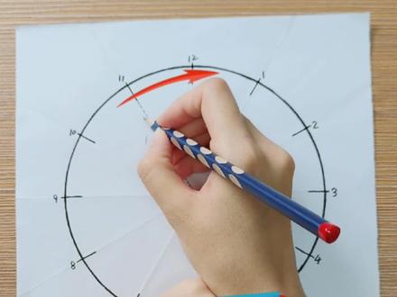 没想到这么多人都不知道勾腕是错的,今天就教你们怎么纠正勾腕吧,赶紧收藏起来!#握笔姿势 #练字 #写字 @DOU+小助手