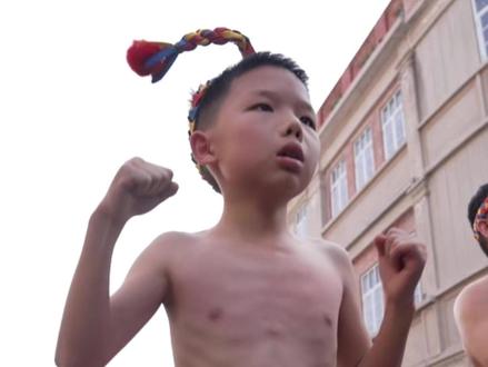 2月20日(大年初四),泉州非遗街秀拍胸舞,十岁小男孩陈奕辉C位登场!