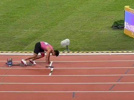 20日晚,第十五届全国运动会田径项目男子4x100米接力决赛中,苏炳添代表广东队出战接力比赛,最终广东队位列第四。此前,苏炳添曾表示将在2025年全运会后退役。 (记者:周畅、刘旸、张武岳)