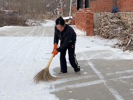 下雪啦!2025年入冬以来的第一场雪#记录我的农村生活 #日常vlog