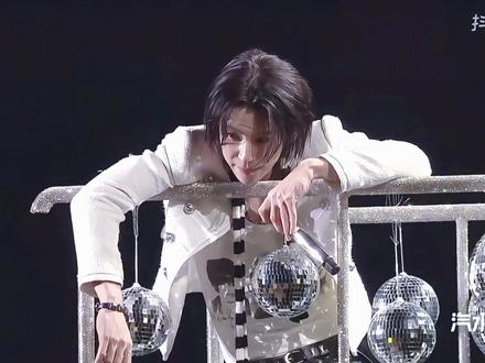 感谢汽水音乐节,让我们听到了你一遍又一遍不厌其烦地说着“我爱你们”@汽水音乐APP #小鬼王琳凯 #小鬼 #汽水音乐节 #小鬼把音乐节开成了专场 #小鬼音乐节表白11次我爱你们