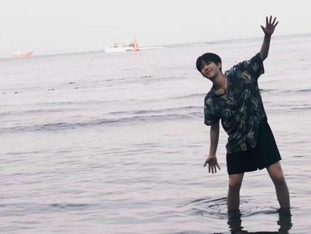 粉丝信件曝光,王安宇庆生照见证深厚情感 #王安宇 #生日 #出道娱乐 #粉丝