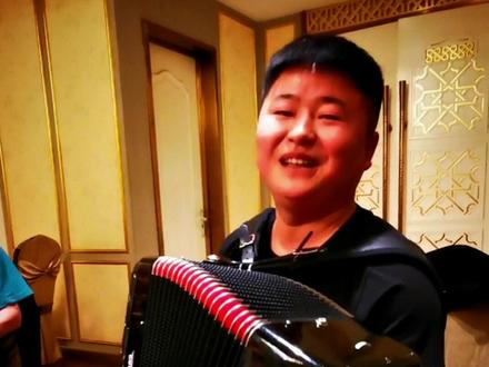 一郎的宴曲拉唱《塔城好》#手风琴 #塔城手风琴之夜 @塔城一郎