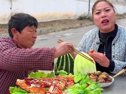 今天嫂子用仙人球做一球二吃。#抖音商城年终狂欢季 #来抖音商城选好礼 #双旦惊喜好礼#农村美食