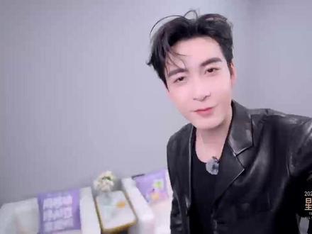 刷到@陈星旭--CHEN先生的冬日温暖 Vlog,被移动爱购的 AI 豆红包雨狠狠种草!中国移动APP积分升级成 AI 豆,跨年有多场红包雨、惊喜盲盒可兑换,上中国移动APP就能轻松薅羊毛!陈星旭同款薅羊毛方式 get!#陈星旭用移动 挣AI豆 享爱购#移动爱购#腾讯视频星光大赏#中国移动