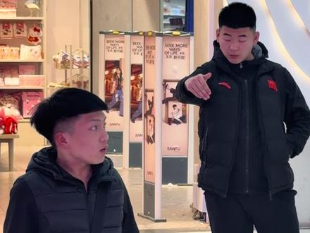 他转身就走了…#申小虎