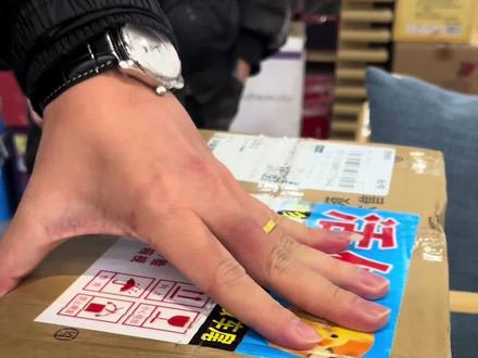 小太阳鹦鹉到家二十几天的变化,从刚到家喂奶到断奶会飞,训练经验,满满的干货。视频有点长,记得收藏#小太阳鹦鹉 #鹦鹉成长记录 #鹦鹉vlog