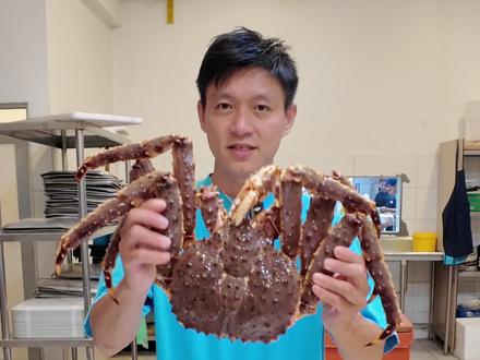 今天教你几招,轻松切开帝皇蟹,肉质一丝不乱!
只要掌握这几个技巧,帝皇蟹的肉就能轻松取出!