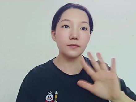 #蜜雪打工人小艾姐 每个人教的都不一样 但是教着教着自己又学了一遍