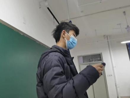 与其在摸鱼中停步不前
不如脚踏实地的努力🤗
#学生#深刻检讨