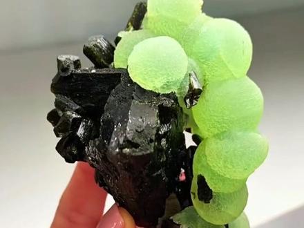 不是所有的石头都可以捡 你知道那些矿物带有辐射吗?#涨见识 #矿物晶体 #宝石 #减压视频