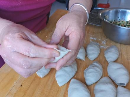 山西老妈教你做莜面蒸饺,皮薄馅大不开裂,一顿能吃七八个