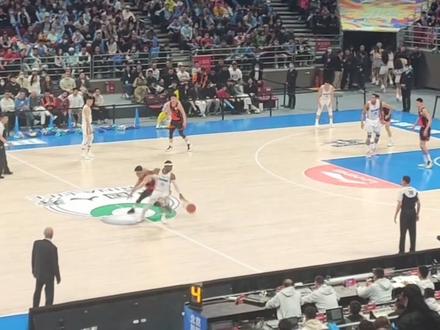 #cba #北京首钢 #吉布森 #吉布森晃倒黄畅 #美式后卫 极度舒适感,美式后卫风@北京首钢篮球俱乐部