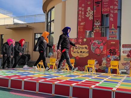 娃爸第一次登台表演,哈哈哈🤣气氛表演组#不齐舞团 #幼儿园 #一起跳舞 #火力全开 #快来围观