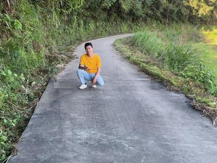 在马路上画一个鬣狗,狗看到吓得都不敢过了#中视频拉力赛