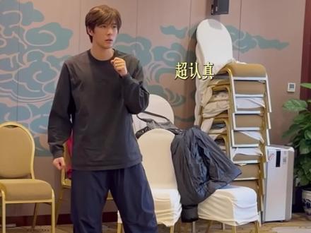 捉到一只为春晚努力练习的快乐小马,夯爆了,多练以后多来点,爱看,哈哈哈哈@王安宇 #王安宇#季清和 #王安宇季清和 #春晚快乐小马 #春晚王安宇