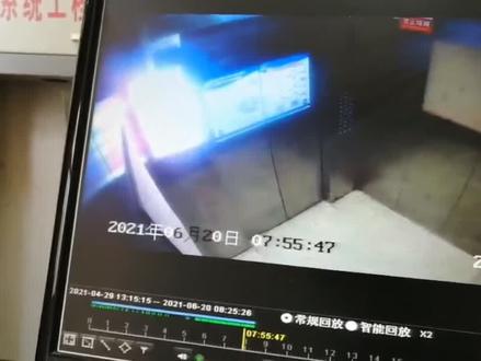 #监控下的一幕 请问这样的美团骑手我该到哪投诉@美团 @美团外卖