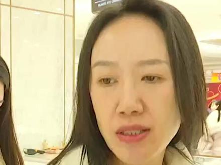 国际金价一夜下跌140元,创40年来单日最大跌幅,北京菜百总店买金卖金场面火爆,专业人士:理性投资切忌盲目跟风 #黄金 #黄金价格