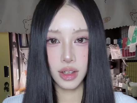 夏天谁不想给自己的底妆减负增效呢! #底妆 #绿所轻雾修颜乳 #素颜霜 #有色素颜霜