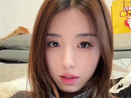 有九种感觉你才真的在恋爱 生理上的性冲动 美丽的感觉 亲爱的感觉 羡慕及尊敬的感觉 赞许的爱情 受到尊重的自尊占有欲 行动自由 深重的同情心#情感