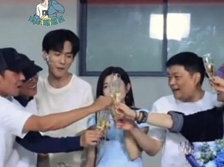 甚至周柯宇的衣服上还有小狗!#陈妍希#周柯宇#狙击蝴蝶#妙不柯妍