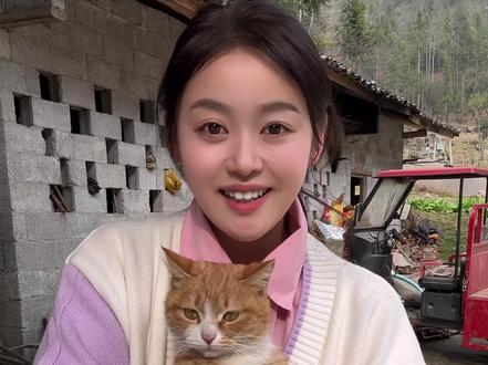 你们家的猫怎么上毛丝?#猫#暴躁小鱼#方言#在我们湖北恩施#农村