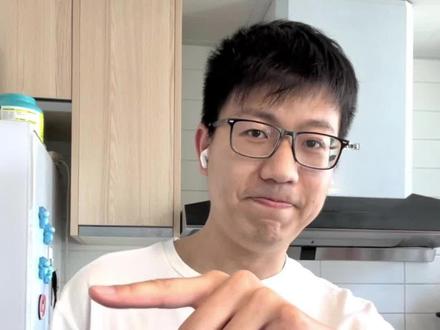 「空气炸锅」炸一切?「空气炸锅」更健康吗?
空气的原理是「利用热风循环加热食物」,相比于动辄加入好多好多油的油炸,空气炸锅做出来的食物热量更低,更健康!
.
并且...对厨艺基本也~没啥要求,提醒大家使用空气炸锅时,注意温度不要太高,以免产生有害物质!