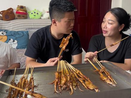 小强花三百买了一个铁板烫又买了两包鱿鱼 在家做一个铁板鱿鱼 嘎嘎香#记录真实生活 #夫妻日常#铁板鱿鱼#抖音商城
